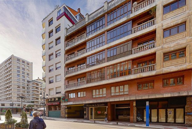 Foto 1 de Piso en venta en calle De Campomanes de 5 habitaciones con garaje y balcón