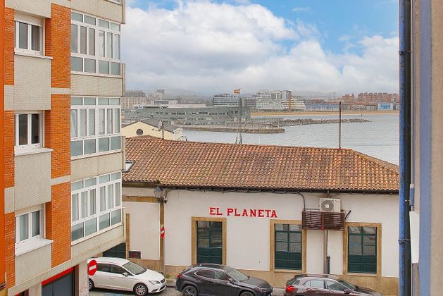 Foto 1 de Venta de piso en calle Castro Romano de 3 habitaciones con calefacción y ascensor