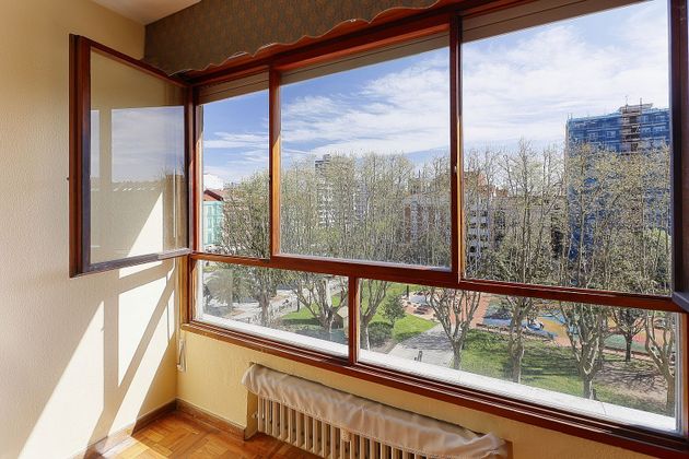 Foto 2 de Pis en venda a paseo Begoña de 5 habitacions amb terrassa i calefacció