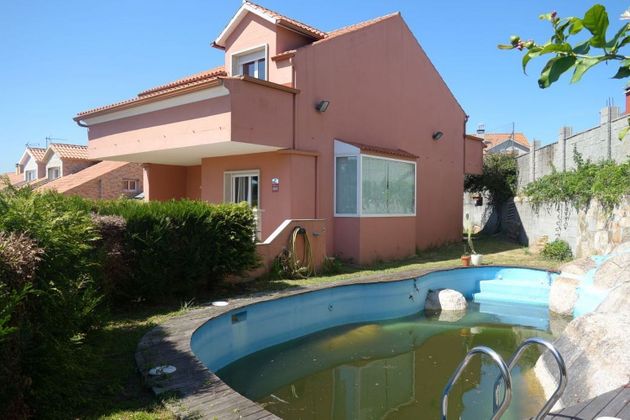 Foto 2 de Venta de chalet en calle La Lomba de 3 habitaciones con terraza y piscina
