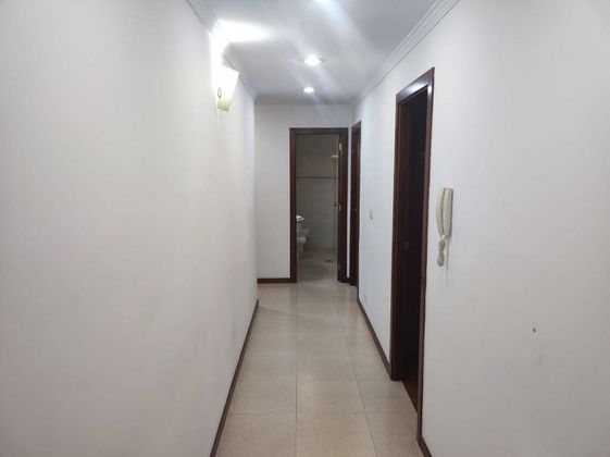 Foto 2 de Venta de piso en calle Limoeiro de 2 habitaciones con garaje y calefacción