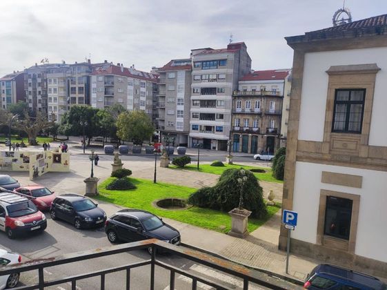 Foto 2 de Pis en venda a plaza Ravella de 3 habitacions amb terrassa i balcó