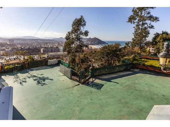 Foto 2 de Casa en venta en calle De Arbola Ibilbidea de 8 habitaciones con terraza y garaje