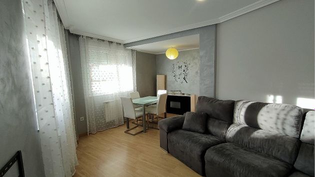 Foto 2 de Casa en venta en Bañeza (La) de 4 habitaciones con terraza y garaje