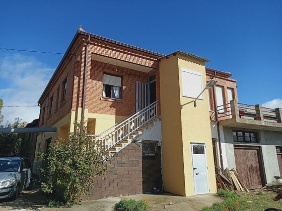 Foto 1 de Venta de casa en Castrocontrigo de 4 habitaciones con terraza y calefacción