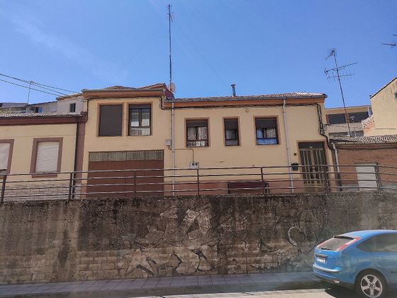 Foto 1 de Casa en venda a Bañeza (La) de 4 habitacions amb garatge i calefacció