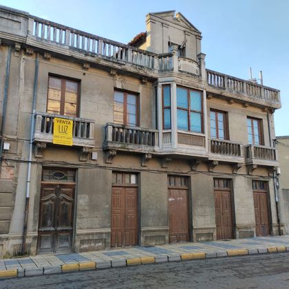 Foto 1 de Casa en venta en Bañeza (La) de 5 habitaciones con calefacción