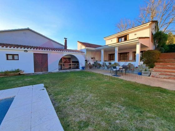 Foto 1 de Casa en venda a Lardero de 5 habitacions amb terrassa i piscina