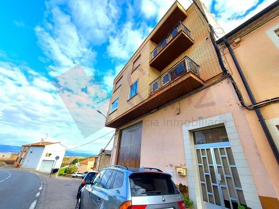 Foto 1 de Casa en venda a Entrena de 5 habitacions amb terrassa i balcó