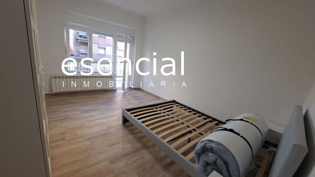 Foto 1 de Alquiler de piso en Centro - Salamanca de 4 habitaciones con terraza y muebles