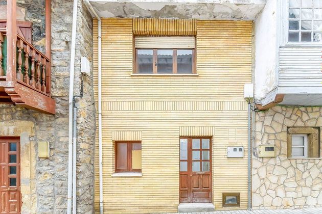 Foto 2 de Casa adossada en venda a calle Lugar del Castillo de 3 habitacions i 173 m²
