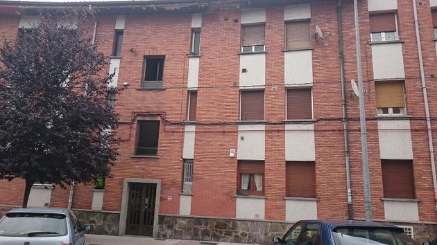 Foto 1 de Venta de piso en calle Rosalía de Castro de 3 habitaciones y 56 m²