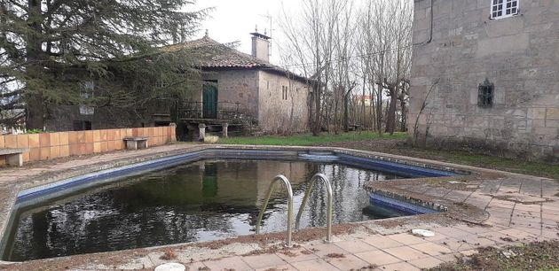 Foto 2 de Chalet en venta en calle Lugar Vilar de 7 habitaciones con piscina y jardín