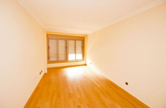 Foto 2 de Venta de piso en calle Escorial de 2 habitaciones con calefacción y ascensor