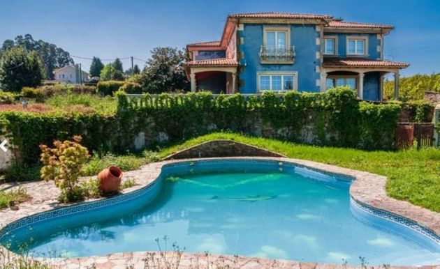 Foto 1 de Xalet en venda a calle Oza Cesuras de 4 habitacions amb piscina i jardí