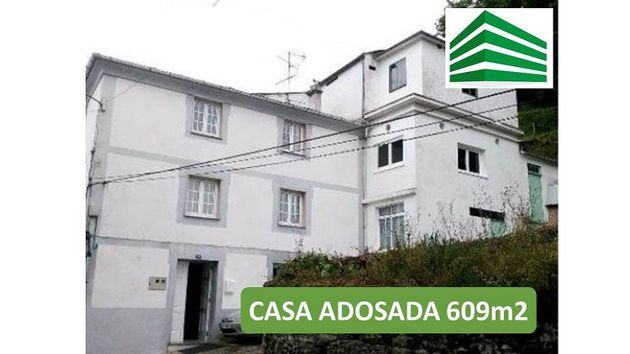 Foto 1 de Casa en venda a calle Riego Vilazo de 5 habitacions amb garatge