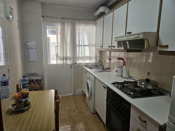 Foto 2 de Pis en venda a calle Marqués de Sargadelos de 2 habitacions amb calefacció i ascensor