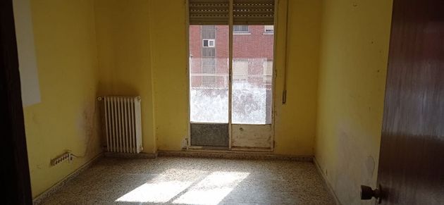 Foto 2 de Venta de piso en Universidad - Los Lirios de 3 habitaciones con calefacción y ascensor