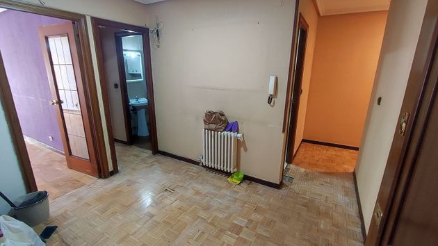 Foto 2 de Piso en venta en Arturo Eyres - La Rubia de 3 habitaciones con garaje y calefacción