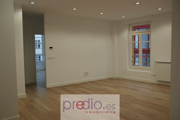 Foto 1 de Pis en venda a Centro - Recinto Amurallado de 3 habitacions amb garatge i balcó