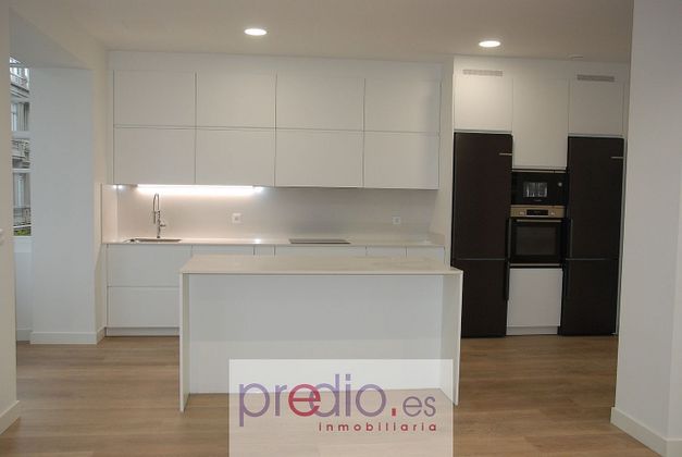 Foto 1 de Pis en venda a Centro - Recinto Amurallado de 4 habitacions amb terrassa i garatge