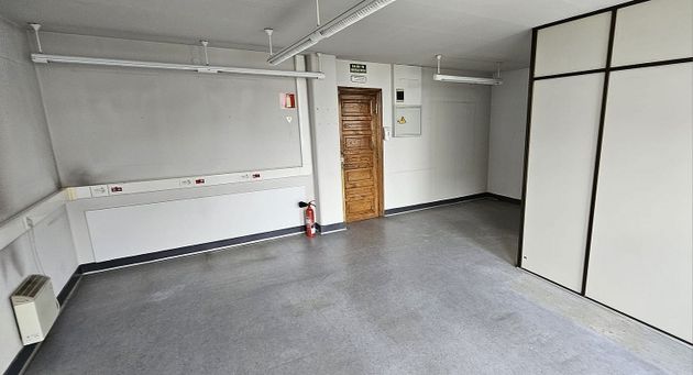 Foto 2 de Oficina en alquiler en Centro - Recinto Amurallado con calefacción y ascensor