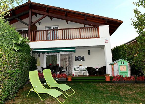 Foto 1 de Casa en venda a Elburgo/Burgelu de 3 habitacions amb terrassa i garatge