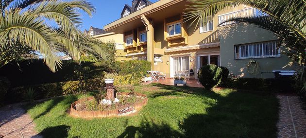 Foto 1 de Casa adossada en venda a Llodio de 3 habitacions amb terrassa i piscina