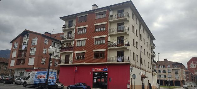Foto 1 de Piso en venta en calle Gorbeia de 4 habitaciones con balcón y calefacción