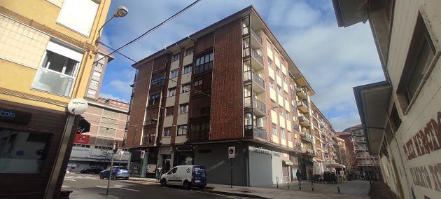 Foto 1 de Pis en venda a calle Alberto Acero de 3 habitacions amb balcó i calefacció