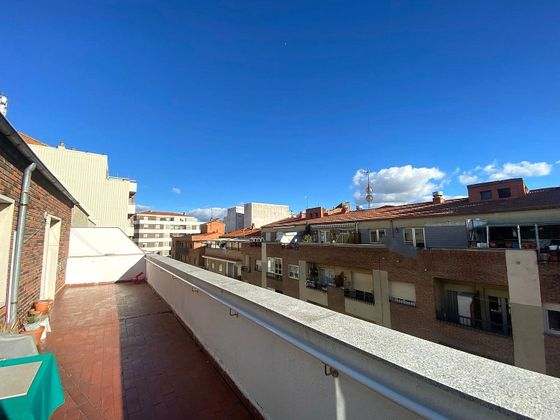 Foto 1 de Ático en venta en Hospitales - Campus de 4 habitaciones con terraza y calefacción