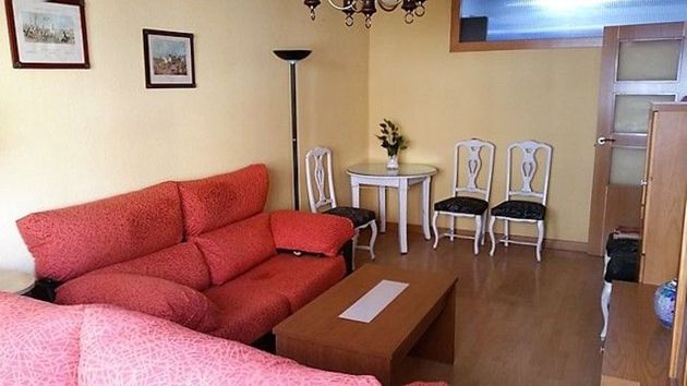 Foto 1 de Pis en lloguer a Salesas - Labradores de 3 habitacions amb mobles i balcó