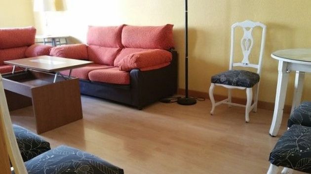 Foto 2 de Pis en lloguer a Salesas - Labradores de 3 habitacions amb mobles i balcó