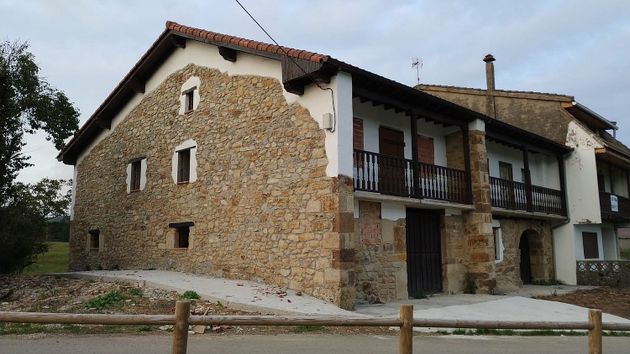 Foto 1 de Casa en venda a calle El Cagigal de 4 habitacions amb terrassa i jardí