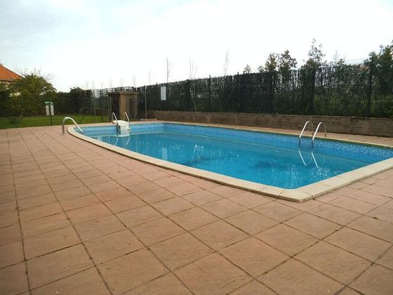 Foto 1 de Piso en venta en Bareyo de 2 habitaciones con terraza y piscina