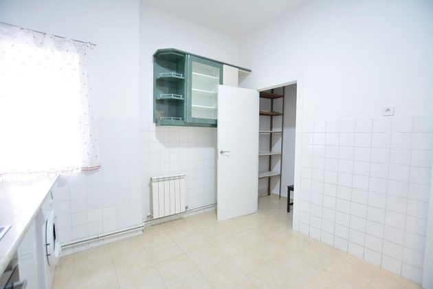 Foto 2 de Piso en alquiler en Pº Zorrilla - Cuatro de Marzo de 2 habitaciones con garaje y calefacción