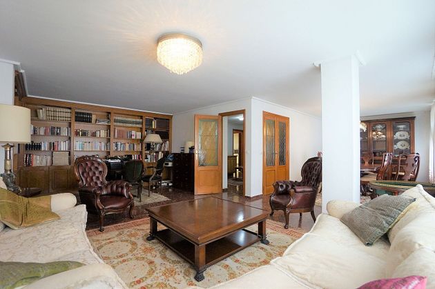 Foto 2 de Pis en venda a Centro - Recinto Amurallado de 7 habitacions amb garatge i calefacció