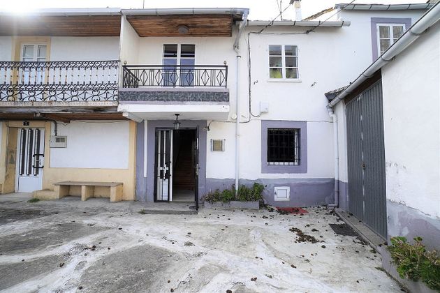Foto 2 de Venta de casa adosada en Rábade de 4 habitaciones con terraza y balcón