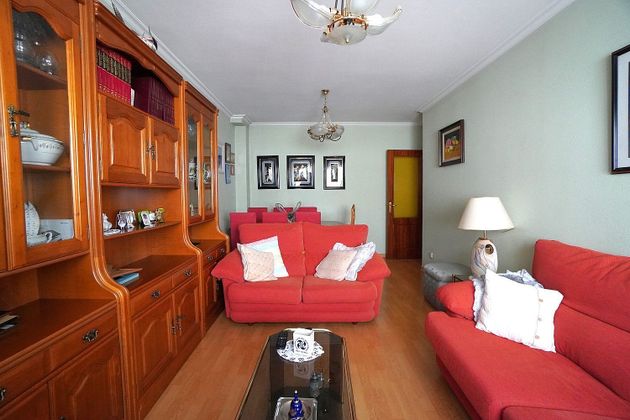 Foto 2 de Pis en venda a A Milagrosa de 4 habitacions amb garatge i calefacció