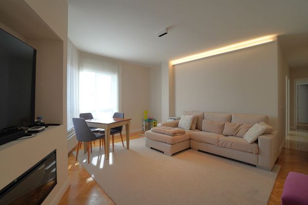 Foto 2 de Alquiler de piso en calle Do Conde de 3 habitaciones con garaje y muebles