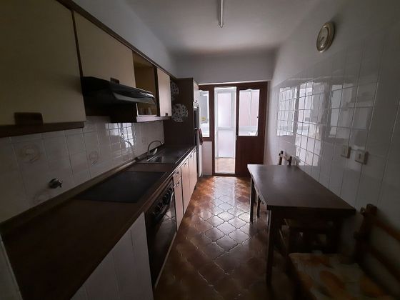 Foto 2 de Piso en venta en Zaramaga de 3 habitaciones con terraza y calefacción