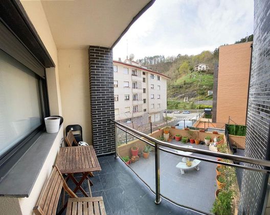 Foto 2 de Venta de piso en Elgoibar de 2 habitaciones con terraza y garaje