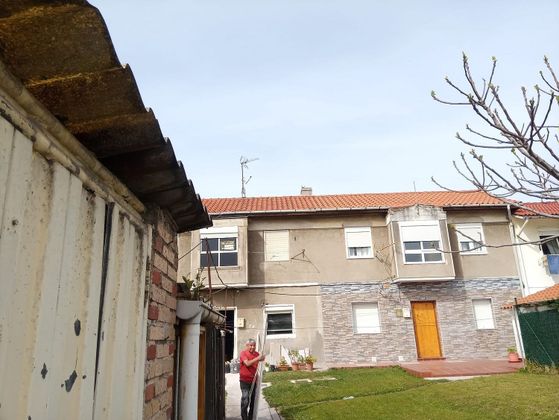Foto 2 de Casa adossada en venda a Peñacastillo - Nueva Montaña de 2 habitacions amb garatge i jardí
