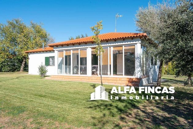 Foto 1 de Casa en venta en Villar de Cañas de 3 habitaciones con terraza y piscina