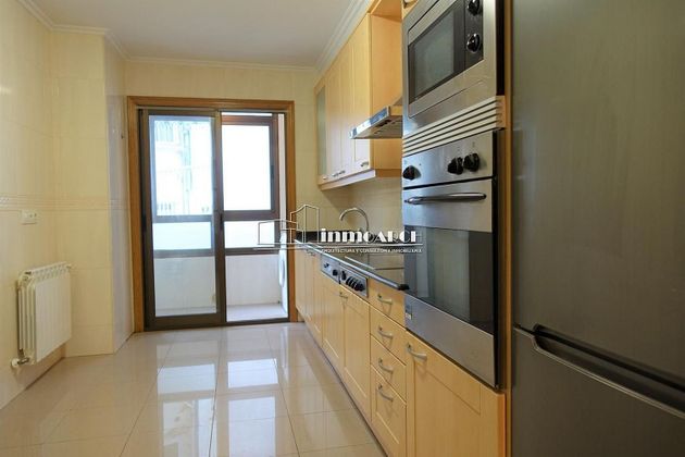 Foto 2 de Alquiler de piso en Riazor - Los Rosales de 2 habitaciones con garaje y calefacción