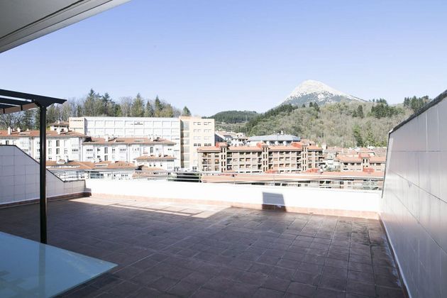 Foto 1 de Dúplex en venda a Arrasate o Mondragón de 4 habitacions amb terrassa i balcó