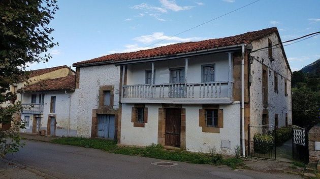Foto 1 de Xalet en venda a carretera A Pujayo de 4 habitacions amb jardí i balcó