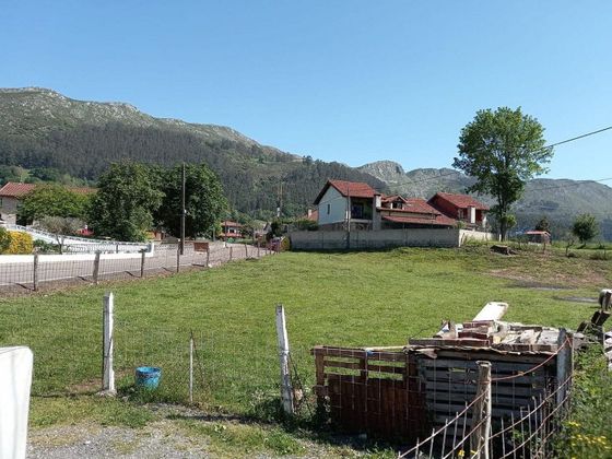 Foto 2 de Venta de terreno en San Felices de Buelna de 996 m²