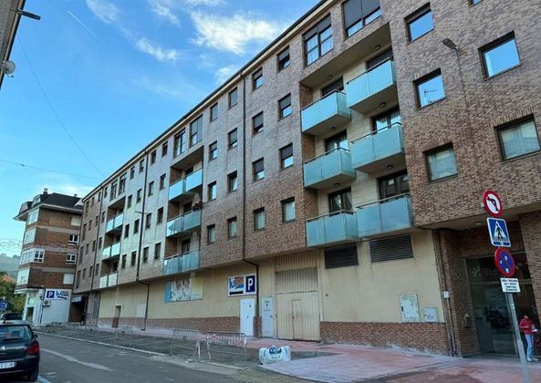 Foto 2 de Venta de piso en calle La Paz de 3 habitaciones con terraza y garaje
