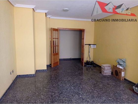 Foto 1 de Venta de piso en El Pilar de 3 habitaciones con garaje y ascensor